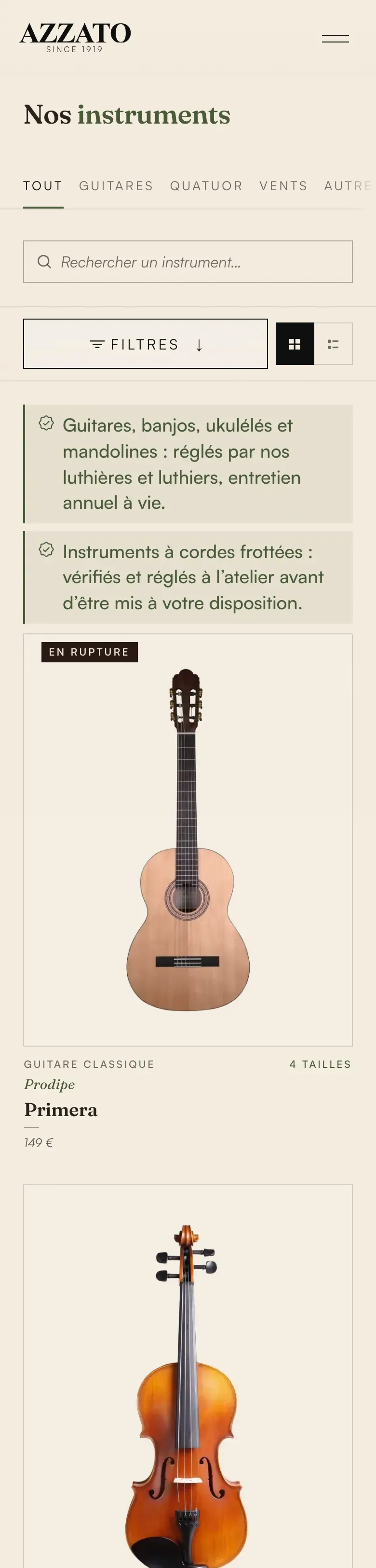 Catalogue sur téléphone : onglets par famille, recherche, bouton de filtres, puis des fiches instrument sur fond clair avec marque, modèle et prix.