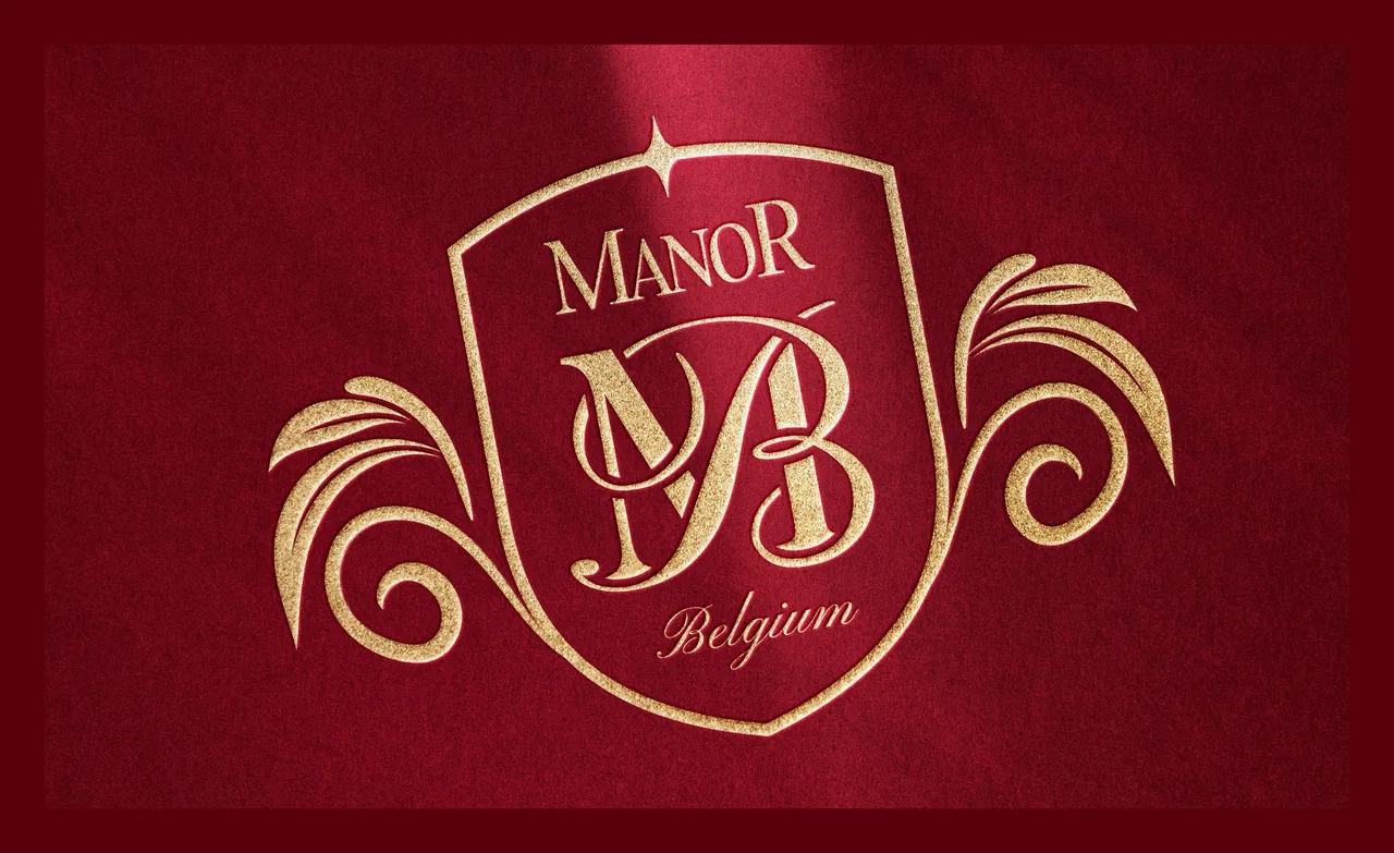 Blason Manor Belgium doré sur velours rouge : écusson, monogramme MB et ornements végétaux