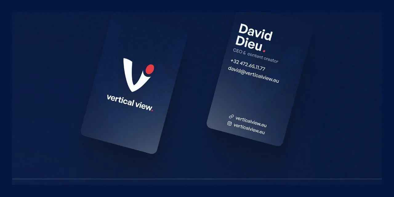 Cartes de visite Vertical View bleu nuit : recto à l'icône et au logo, verso au nom de David Dieu, CEO et créateur de contenu