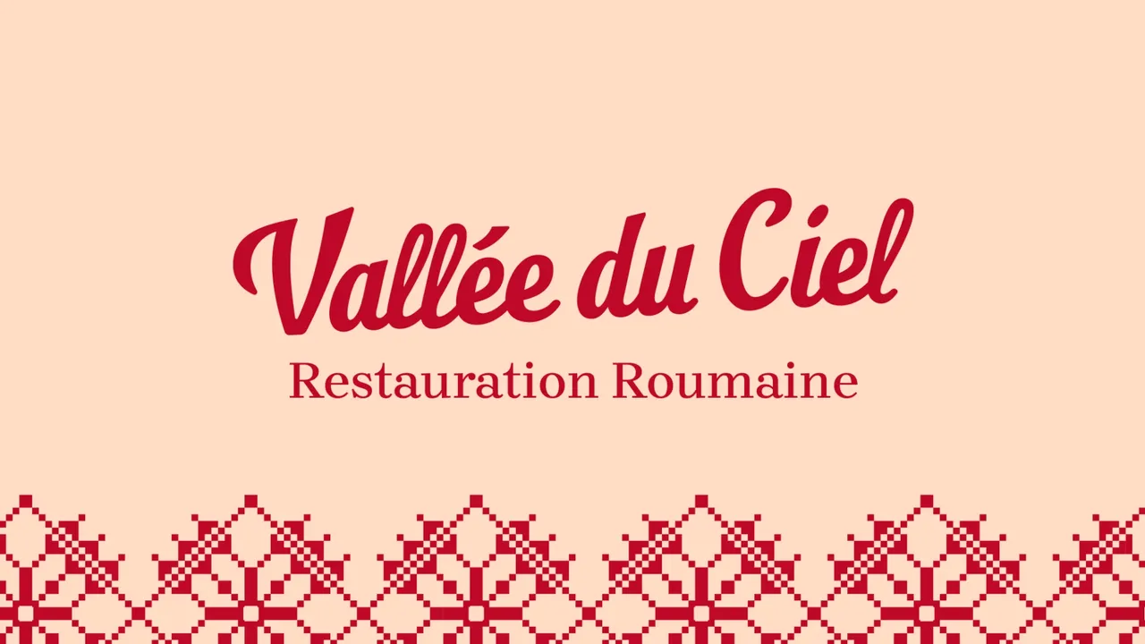 Logo Vallée du Ciel « Restauration Roumaine » en rouge sur fond pêche, frise de motifs brodés roumains